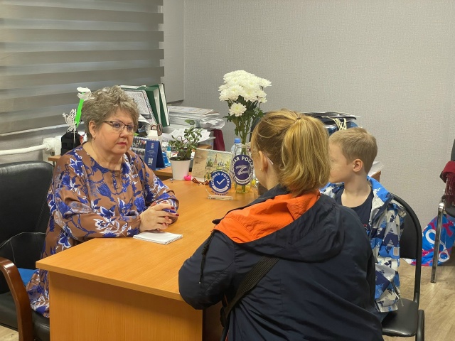 Депутат Вера Боринец провела приём жителей по вопросам материнства и детства