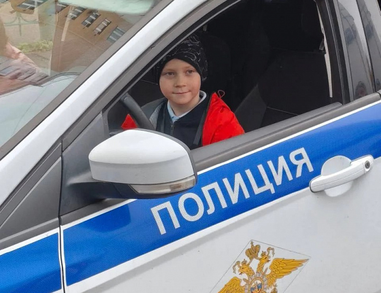 В ВАО&nbsp;сотрудник Госавтоинспекции совместно с членом общественного совета УВД по ВАО ГУ МВД России по г. Москве провели встречу с детьми в рамках акции «Осенние каникулы» 