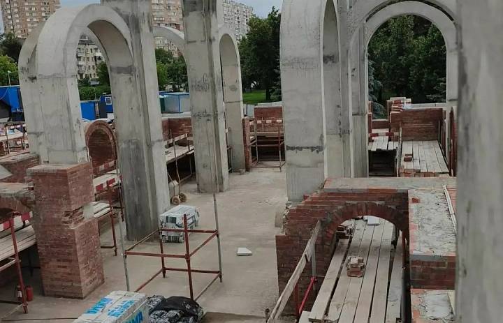 У строящегося в Новогирееве храма подписали Соглашение о сотрудничестве
