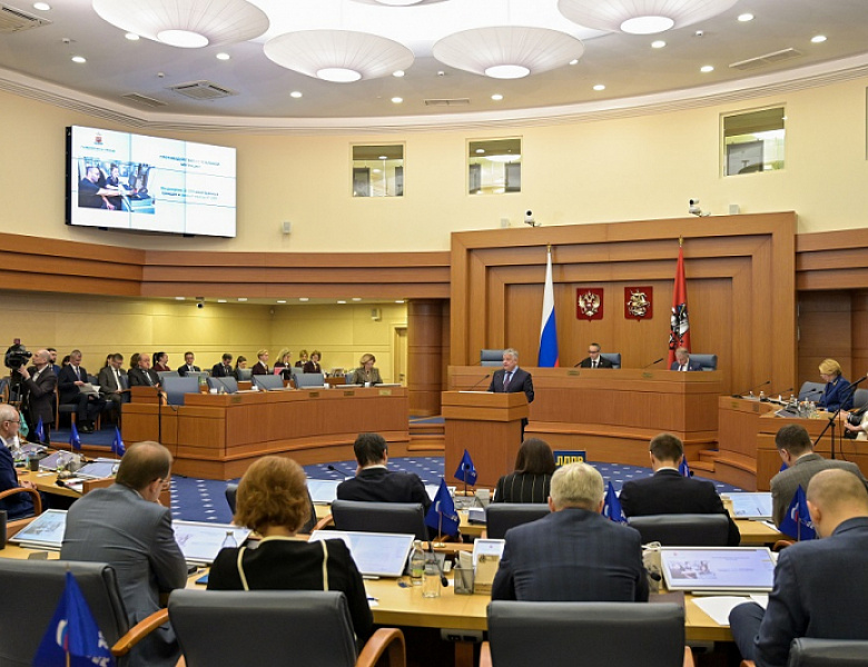 Начальник столичного полицейского Главка выступил  перед депутатами Московской городской Думы