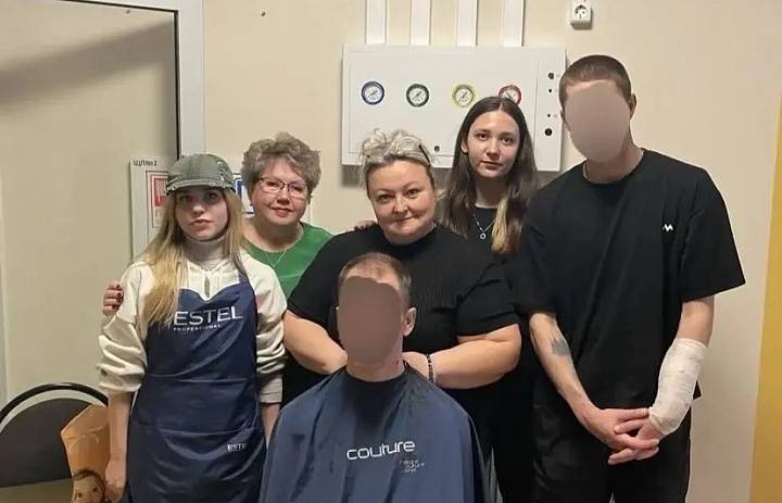 Волонтеры-студенты Технологического колледжа из Новогиреева вновь посетили военный госпиталь с гуманитарной помощью