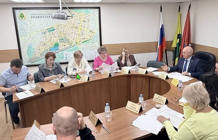 Муниципальные депутаты провели плановое заседание и ушли на летние каникулы