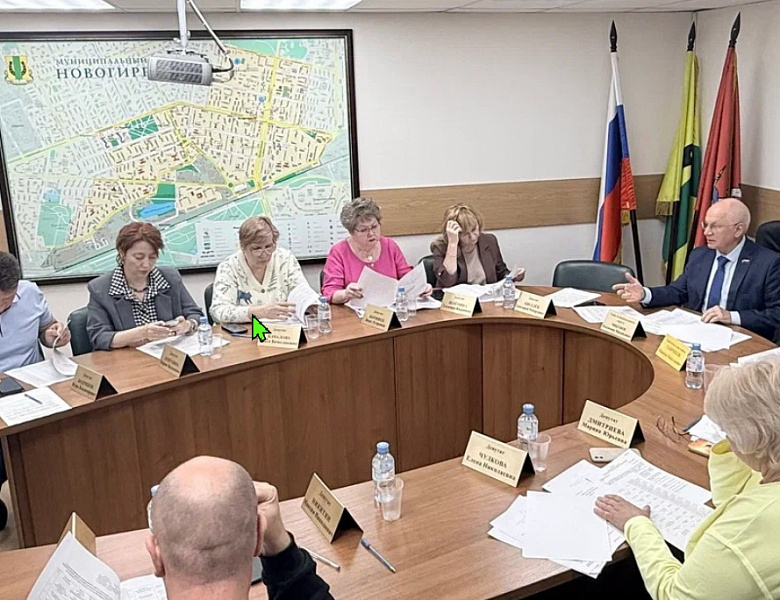 Муниципальные депутаты провели плановое заседание и ушли на летние каникулы