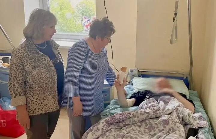 Муниципальные депутаты и волонтёры вновь посетили раненых бойцов в госпитале