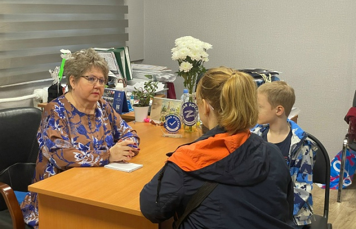 Депутат Вера Боринец провела приём жителей по вопросам материнства и детства