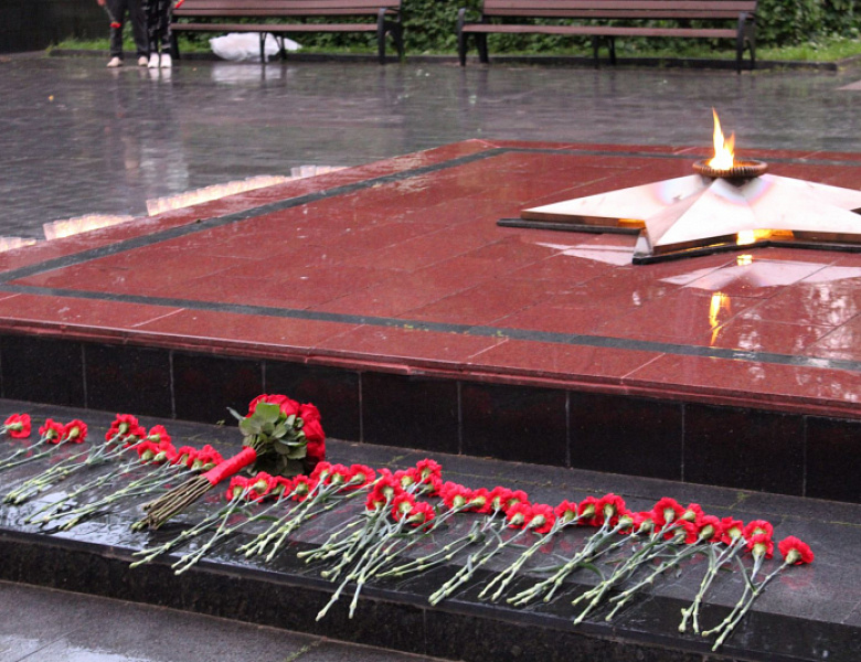 Сотрудники полиции Восточного округа зажгли «Свечи памяти» в 85-ю годовщину начала Великой Отечественной войны